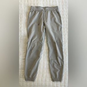 Lululemon Men’s License to Train LTT Joggers Size M Seal Grey